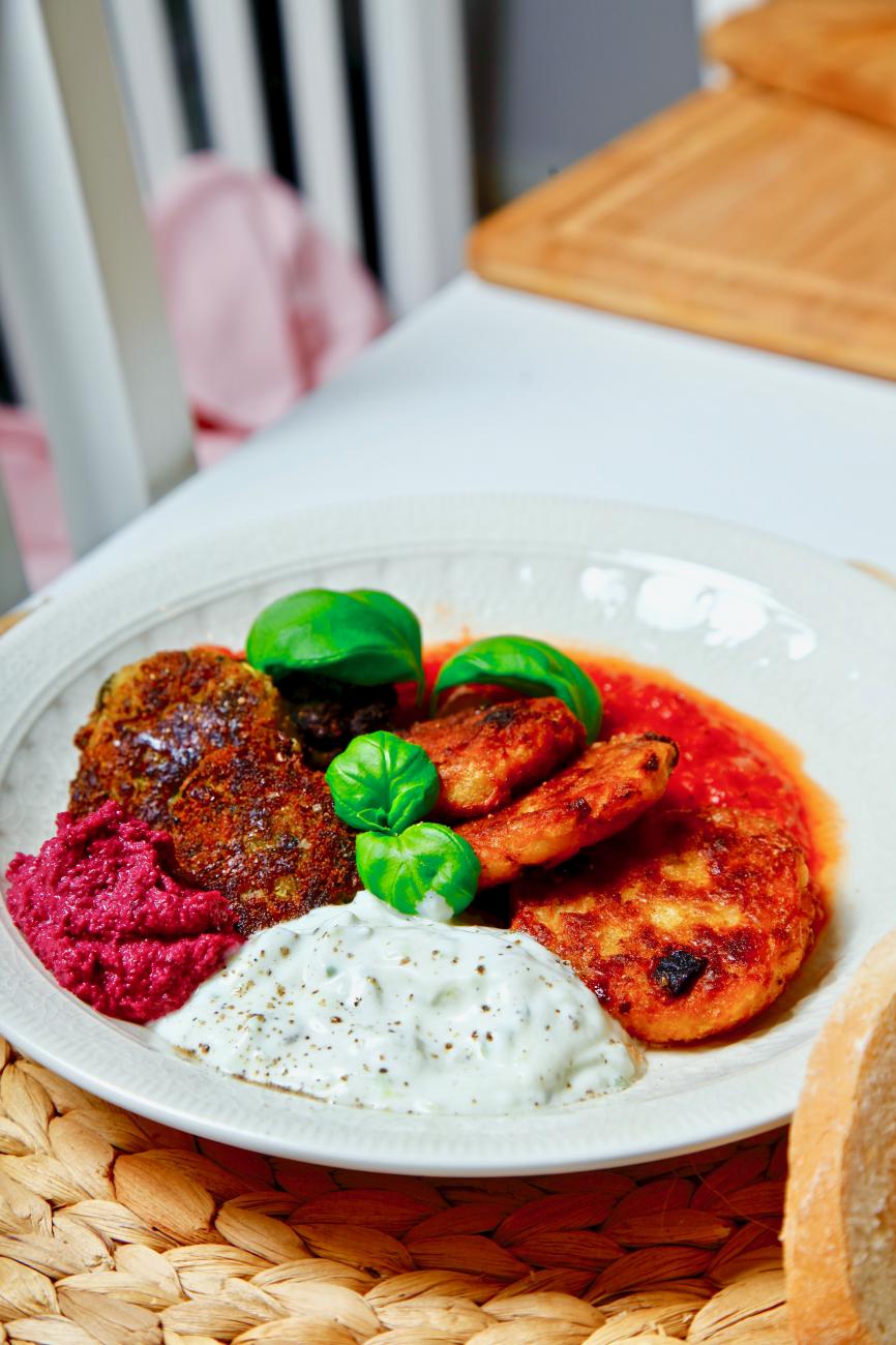 Middag: Veganska Zucchinibiffar & Potatisbiffar med varm tomatsås